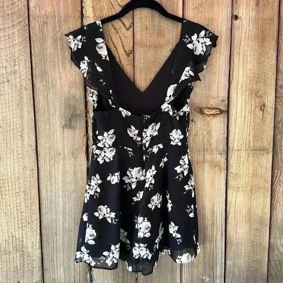 Urban outfitters kimchi blue floral romper - Picture 6 of 6